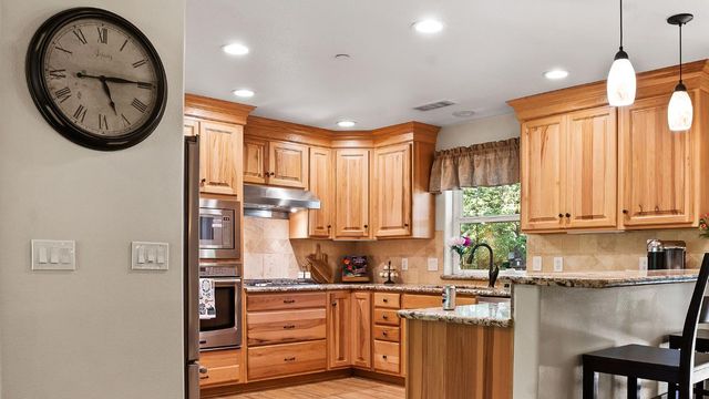 5827 Silverleaf Dr, Foresthill, CA 95631