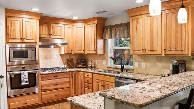 5827 Silverleaf Dr, Foresthill, CA 95631