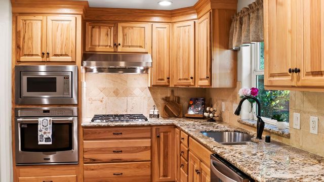 5827 Silverleaf Dr, Foresthill, CA 95631