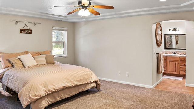 5827 Silverleaf Dr, Foresthill, CA 95631