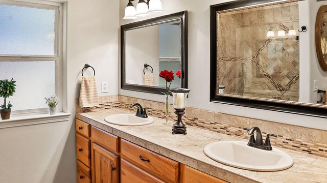 5827 Silverleaf Dr, Foresthill, CA 95631