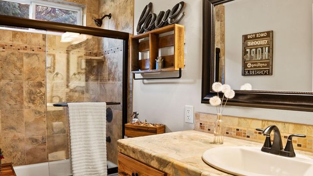 5827 Silverleaf Dr, Foresthill, CA 95631