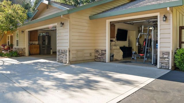 5827 Silverleaf Dr, Foresthill, CA 95631