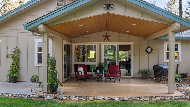 5827 Silverleaf Dr, Foresthill, CA 95631
