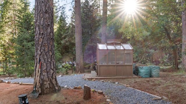 5827 Silverleaf Dr, Foresthill, CA 95631