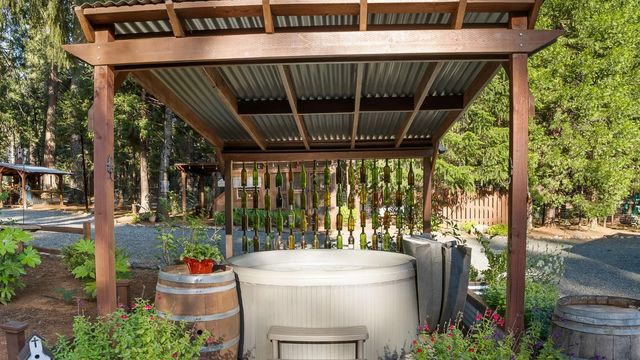 5827 Silverleaf Dr, Foresthill, CA 95631