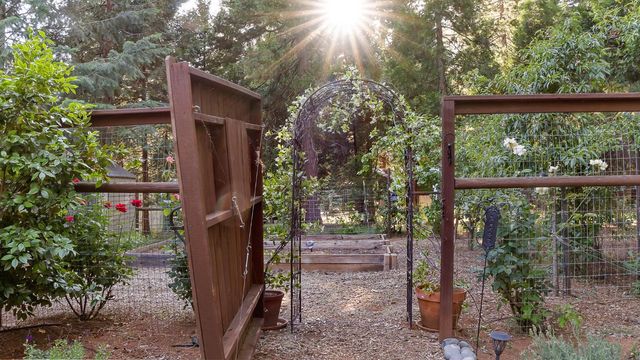 5827 Silverleaf Dr, Foresthill, CA 95631