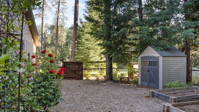 5827 Silverleaf Dr, Foresthill, CA 95631