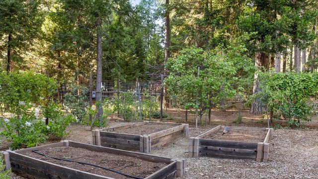5827 Silverleaf Dr, Foresthill, CA 95631