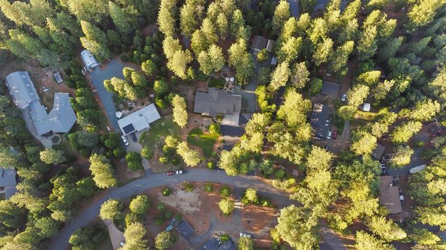 5827 Silverleaf Dr, Foresthill, CA 95631