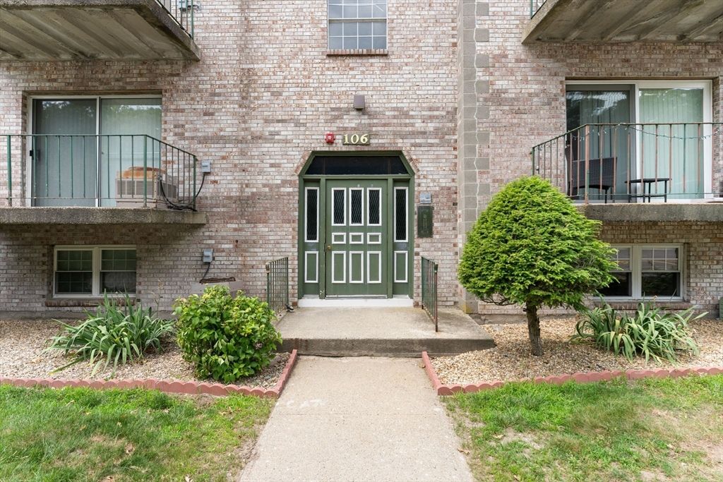 106 Oak Ln 3, Brockton, MA 02301
