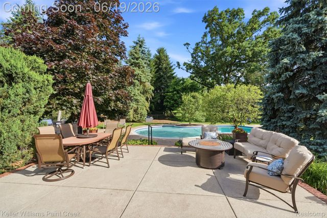 2784 Murfield Court, Oakland Charter Township, MI 48306