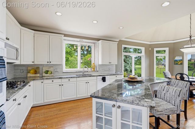 2784 Murfield Court, Oakland Charter Township, MI 48306