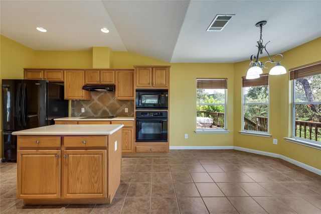 7312 White Oak DR, Lago Vista, TX 78645