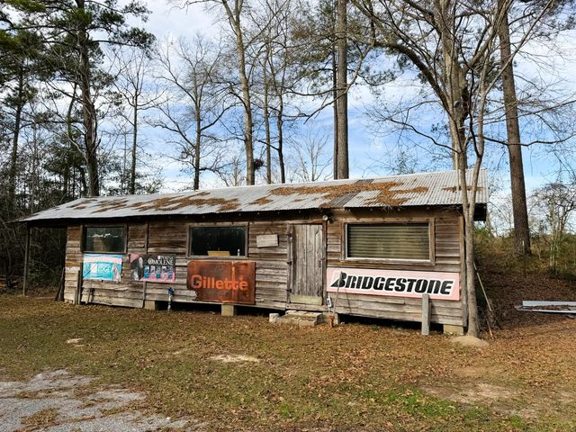 522 Southgate Rd., Hattiesburg, MS 39401