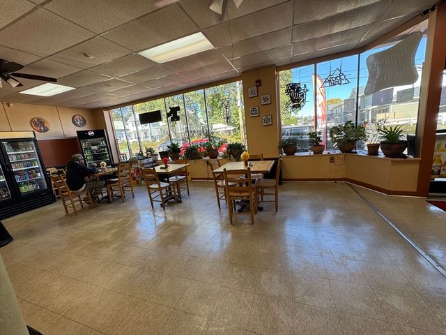 548 South St, Holyoke, MA 01040