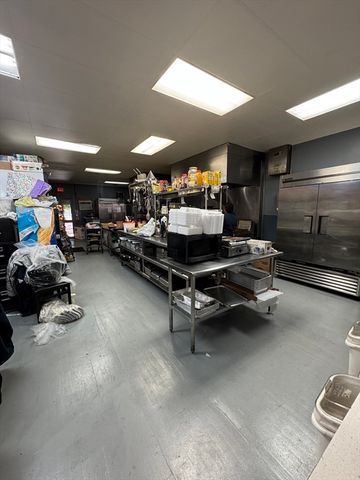 548 South St, Holyoke, MA 01040