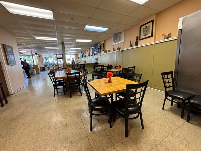 548 South St, Holyoke, MA 01040