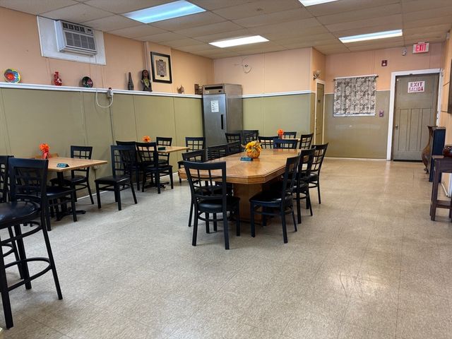 548 South St, Holyoke, MA 01040