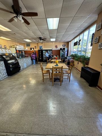 548 South St, Holyoke, MA 01040