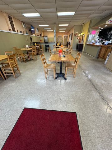 548 South St, Holyoke, MA 01040