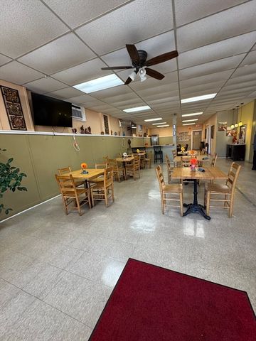 548 South St, Holyoke, MA 01040