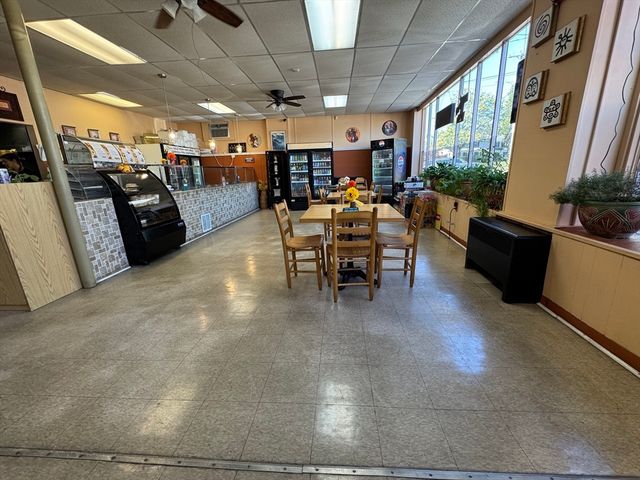 548 South St, Holyoke, MA 01040