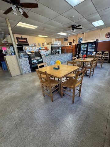 548 South St, Holyoke, MA 01040