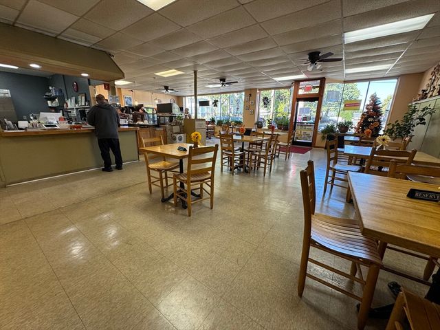 548 South St, Holyoke, MA 01040