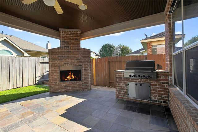 11650 Brentcross Drive, Tomball, TX 77377