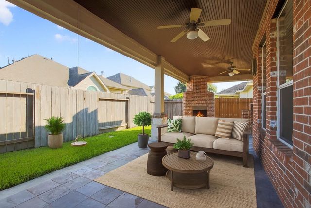 11650 Brentcross Drive, Tomball, TX 77377