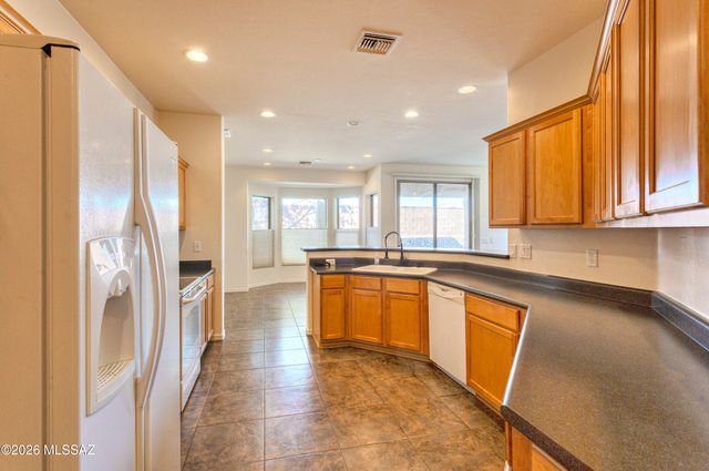 686 W Shadow Wood Street, Green Valley, AZ 85614