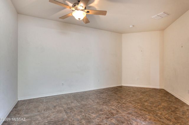 686 W Shadow Wood Street, Green Valley, AZ 85614