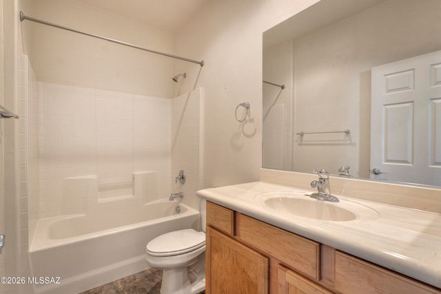 686 W Shadow Wood Street, Green Valley, AZ 85614