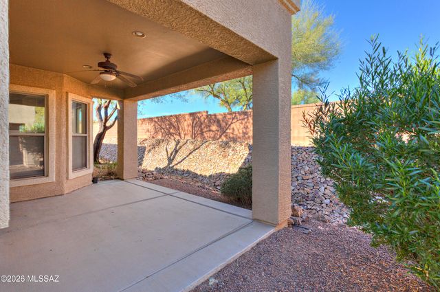 686 W Shadow Wood Street, Green Valley, AZ 85614