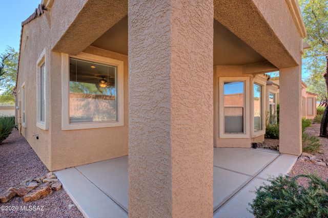 686 W Shadow Wood Street, Green Valley, AZ 85614