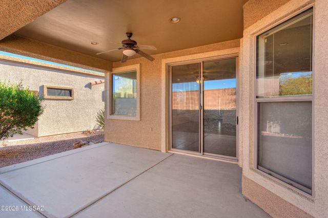 686 W Shadow Wood Street, Green Valley, AZ 85614