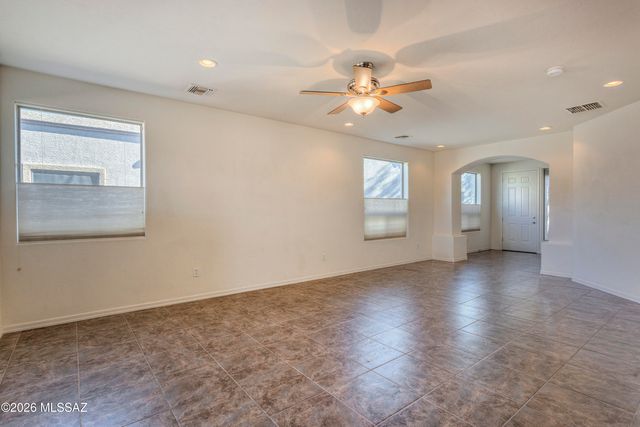 686 W Shadow Wood Street, Green Valley, AZ 85614