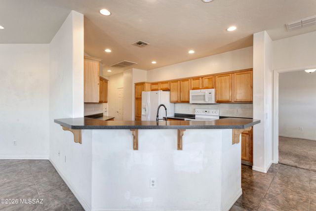 686 W Shadow Wood Street, Green Valley, AZ 85614