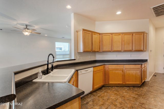 686 W Shadow Wood Street, Green Valley, AZ 85614