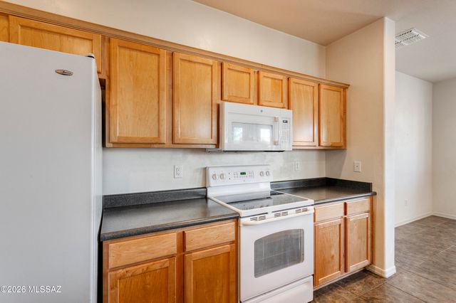 686 W Shadow Wood Street, Green Valley, AZ 85614