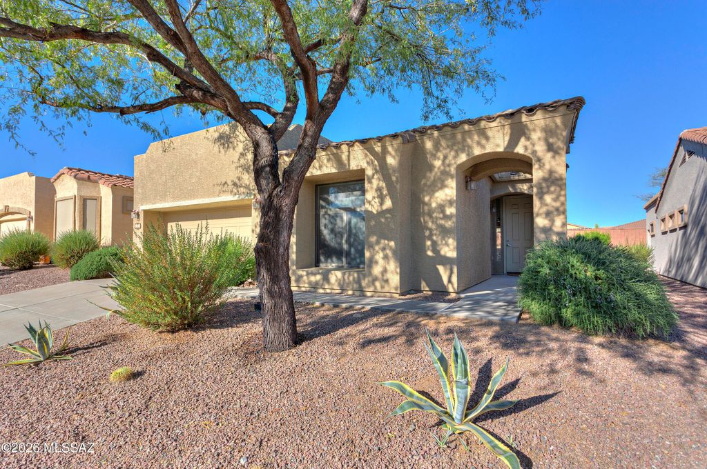 686 W Shadow Wood Street, Green Valley, AZ 85614