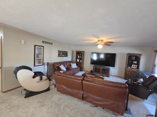 7435 S 28 Street, Lincoln, NE 68516