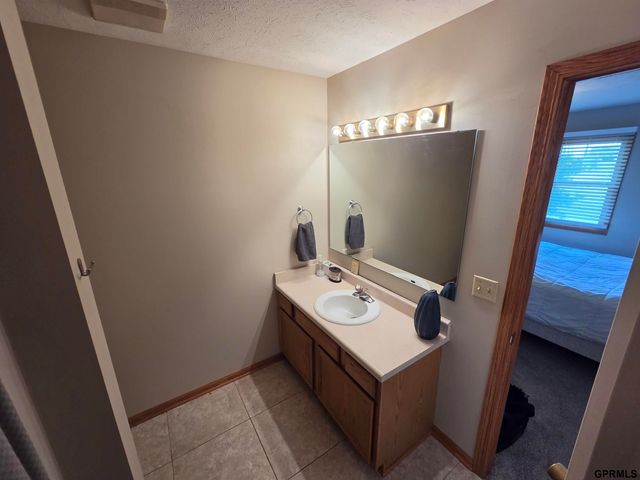 7435 S 28 Street, Lincoln, NE 68516