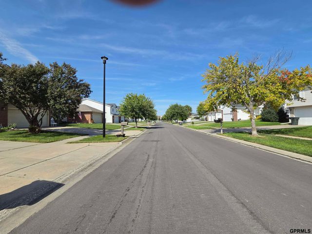 7435 S 28 Street, Lincoln, NE 68516