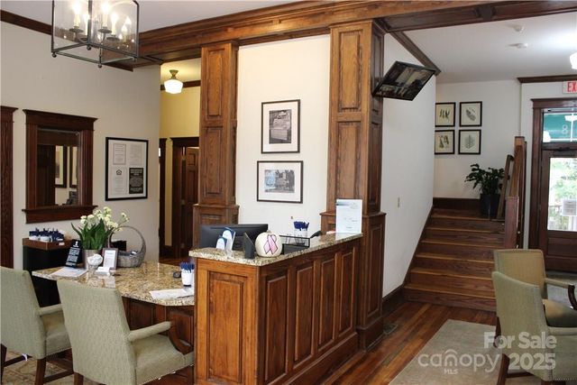 218 N Main Street, Hendersonville, NC 28792