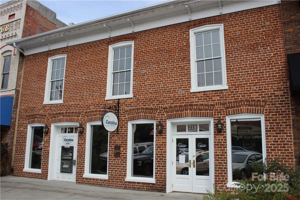 218 N Main Street, Hendersonville, NC 28792