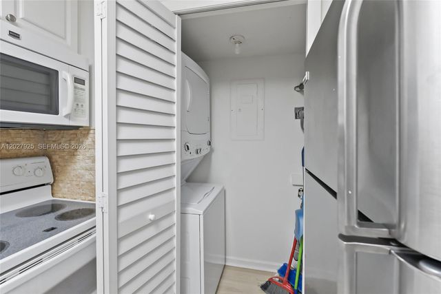 301 Racquet Club Road 103, Weston, FL 33326
