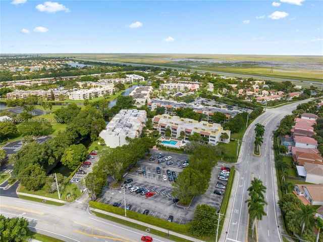 301 Racquet Club Road 103, Weston, FL 33326