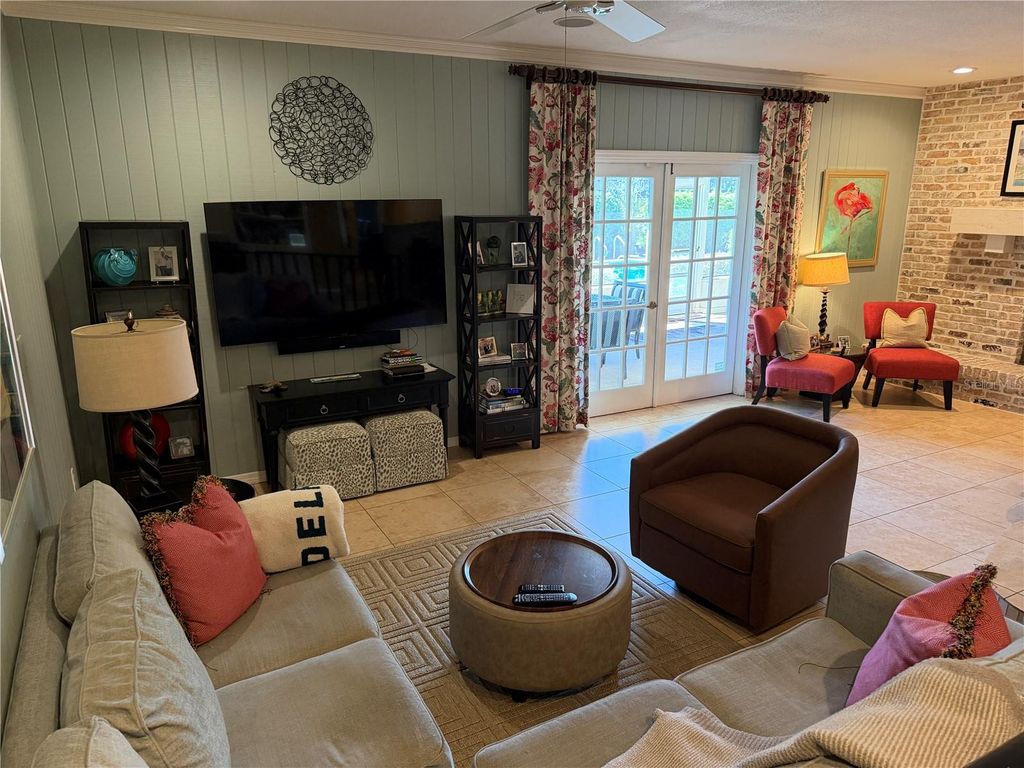 Image 10 of property listing at 1114 WALD ROAD, Orlando, FL 32806